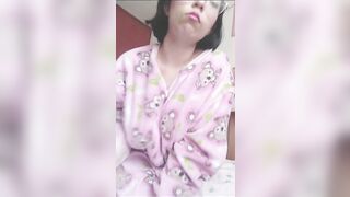 EXQUISITO! - Mi Sugar Babe Se Masturba Con Su Kigurumi Puesto