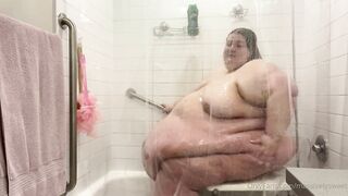 USSBBW in the shower