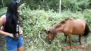 (Onlyfans.com/heatherdeep) HD peeing next to horse in jungle