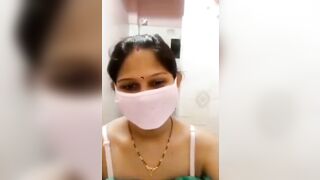 Hot bhabi show boobs to her boyfriend