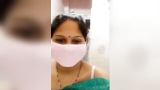 Hot bhabi show boobs to her boyfriend