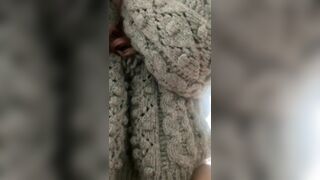 A girl in a sweater hides her face and cowgirl in clothes [pov sex】