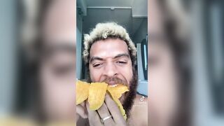 Eating Mango in New york Mount Men Rock Mercury