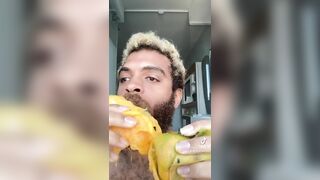 Eating Mango in New york Mount Men Rock Mercury