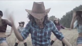 Country Girls' Ass Shake