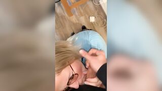 Blowjob interrotto dal suo fidanzato cornuto