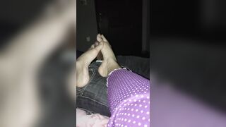 Foot job key Mazy bhen bhai ko de rehi hy ajj Bhai full gram hy foot job sy frige krwa dia bhen ny Bhai ko full dirty ta