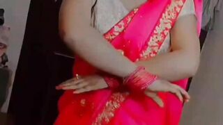 Red Saree beautiful Sexy Bhabhi Ko Ghar me pela