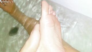 Wash my feet and toes