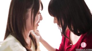 Two gorgeous Japanese babe orgasms intensely on scissoring [HODV-21034]