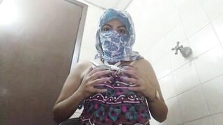 Real Amateur HOT MOM Arab In Hijabi Masturbates Squirting Creamy Pussy To Wet Orgasm On Webcam