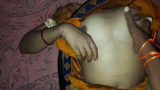 DESI INDIAN BHABI SHOWING BOOBS- CLEAR HINDI AUDIO, BIG BOOBS, DIRTY TALK