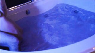 Hot Jacuzzi sex with creampie