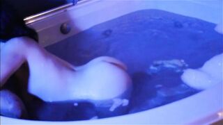 Hot Jacuzzi sex with creampie