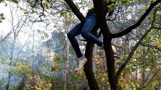 Girl climbed a tree to rub her pussy on it - Lesbian-illusion