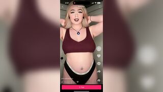 TIKTOK slut Piercednoodle shows everything