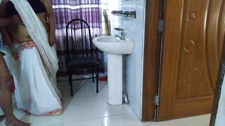 Indian desi MILF stepmom fucked by stepson in Hotel