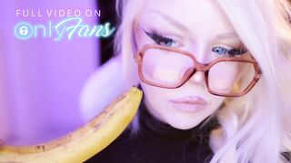 HOW DEEP YOUR STEPSISTER CAN TAKE A BANANA ? ???? *CHALLENGE * FULL VIDEO ON OF (with VIP PASS tip )