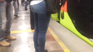 Milf big ass on jeans