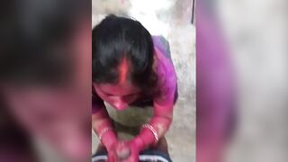 Holi Ki Subeh Bhabhi se Apna Kala Mota Lund Chuswaya